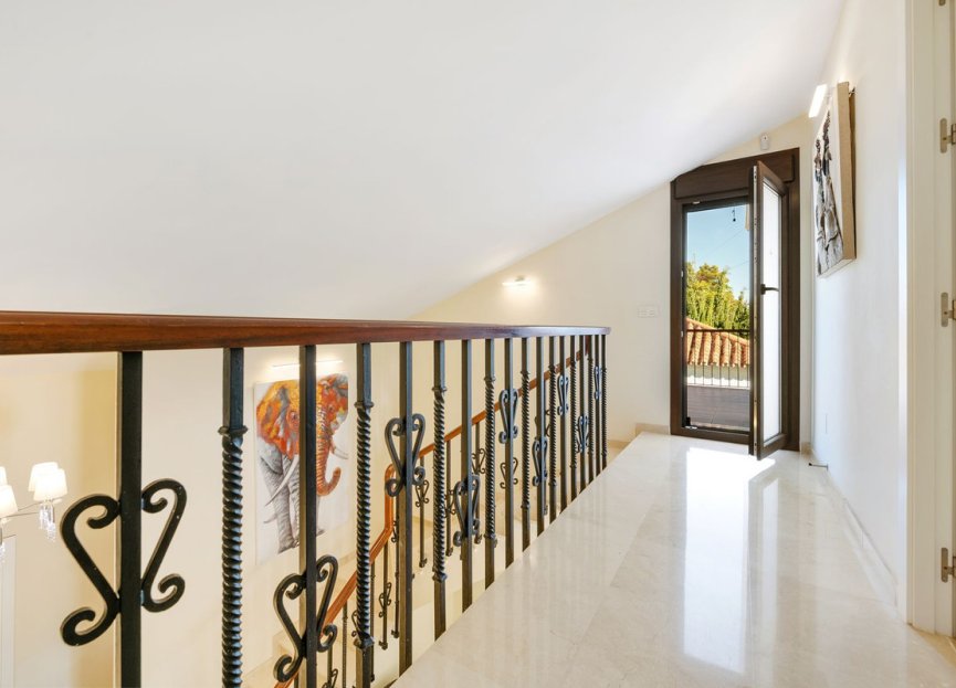 Resale - House - Detached Villa - Estepona - Atalaya