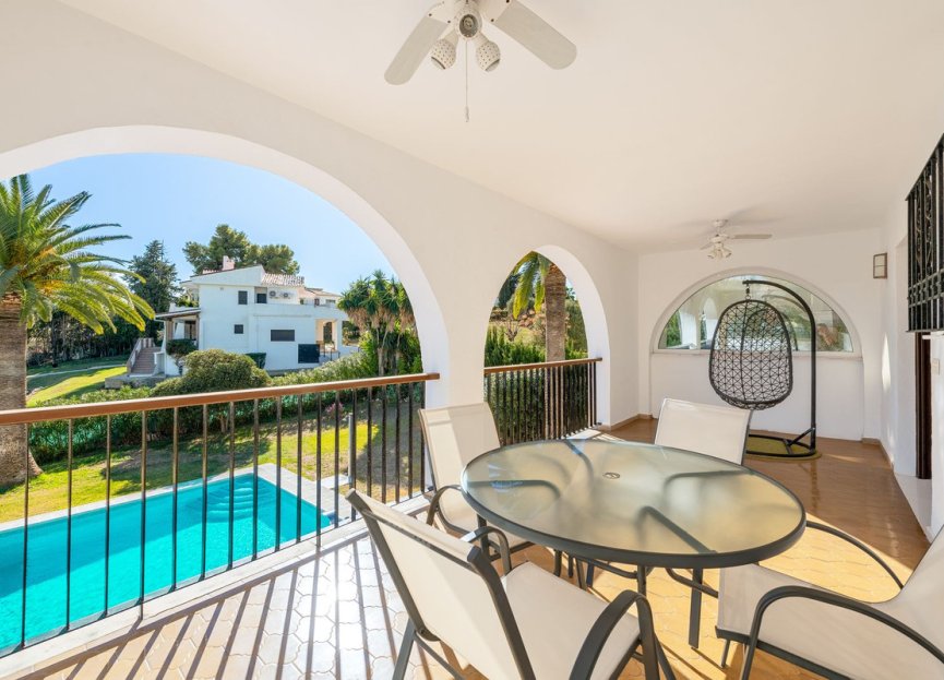 Resale - House - Detached Villa - Estepona - Atalaya