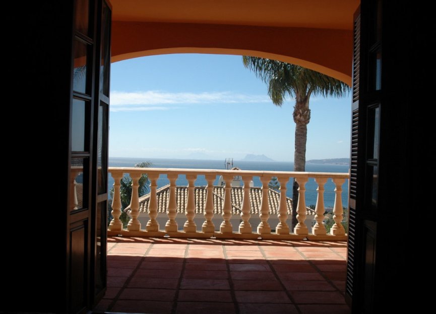 Resale - House - Detached Villa - Estepona - Estepona Centro