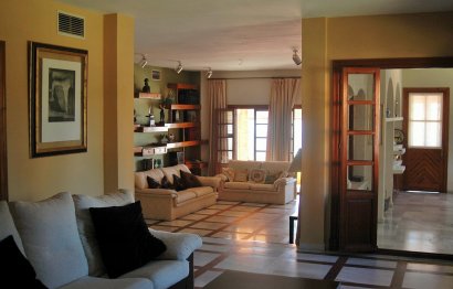 Resale - House - Detached Villa - Estepona - Estepona Centro