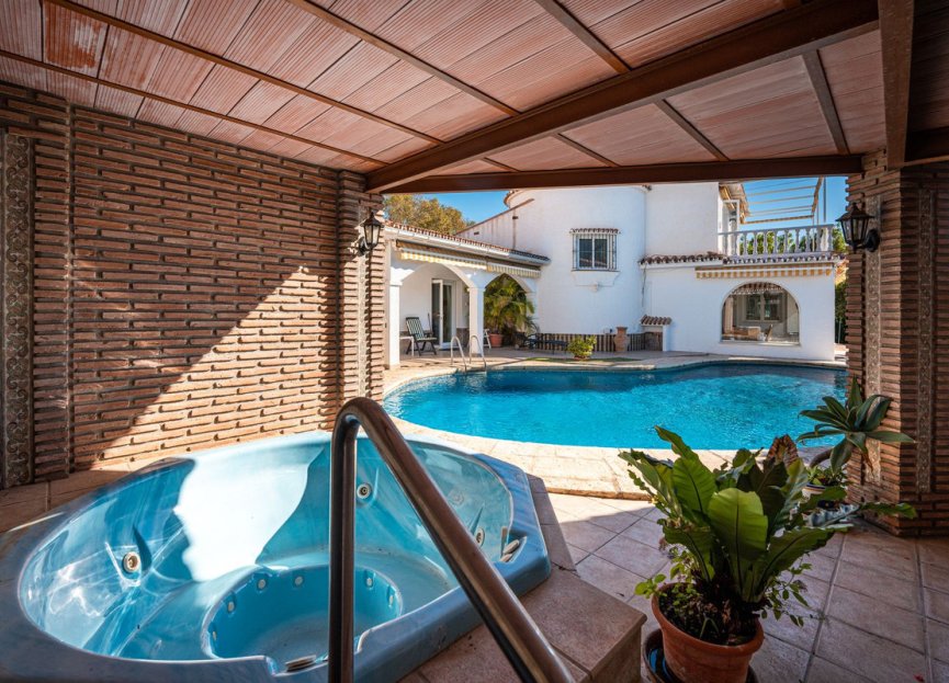 Resale - House - Detached Villa - Benalmádena - Benalmadena Centro