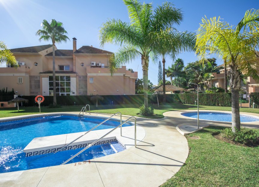 Resale - Apartment - Top Floor Apartment - Marbella - Elviria