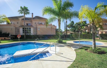 Resale - Apartment - Top Floor Apartment - Marbella - Elviria