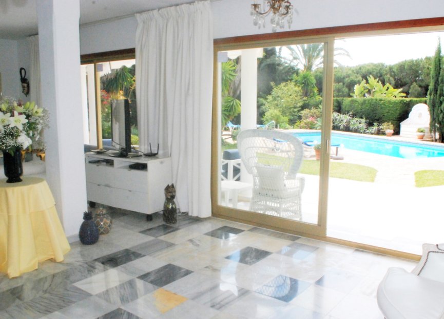 Resale - House - Detached Villa - Marbella - Las Chapas