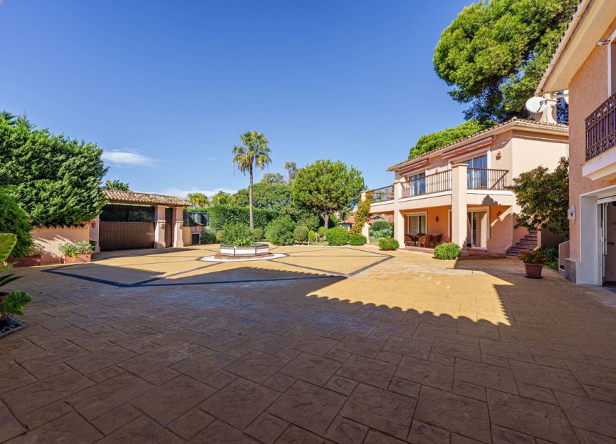 Resale - House - Detached Villa - Estepona - Benamara