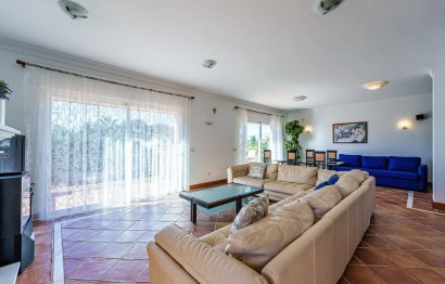 Resale - House - Detached Villa - Estepona - Benamara