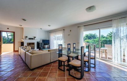 Resale - House - Detached Villa - Estepona - Benamara