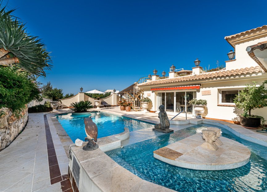 Resale - House - Detached Villa - Marbella - Nueva Andalucia