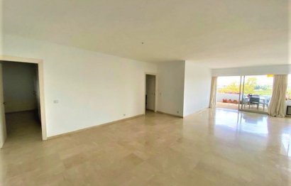 Resale - Apartment - Middle Floor Apartment - Marbella - Guadalmina Alta