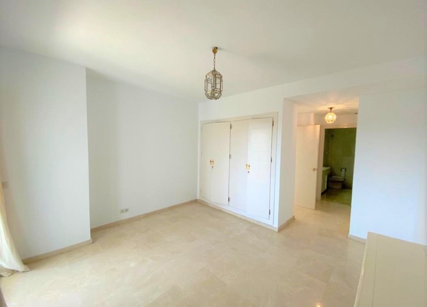 Resale - Apartment - Middle Floor Apartment - Marbella - Guadalmina Alta