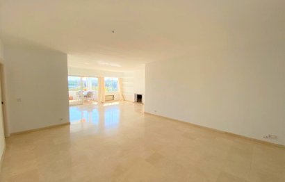 Resale - Apartment - Middle Floor Apartment - Marbella - Guadalmina Alta