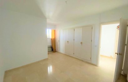 Resale - Apartment - Middle Floor Apartment - Marbella - Guadalmina Alta