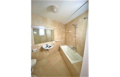 Resale - Apartment - Middle Floor Apartment - Marbella - Guadalmina Alta