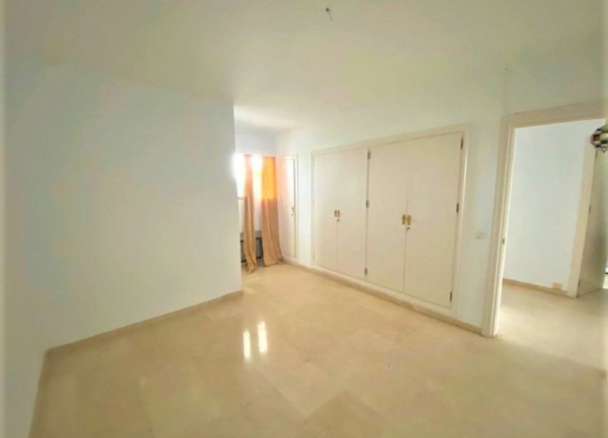 Resale - Apartment - Middle Floor Apartment - Marbella - Guadalmina Alta