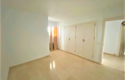 Resale - Apartment - Middle Floor Apartment - Marbella - Guadalmina Alta