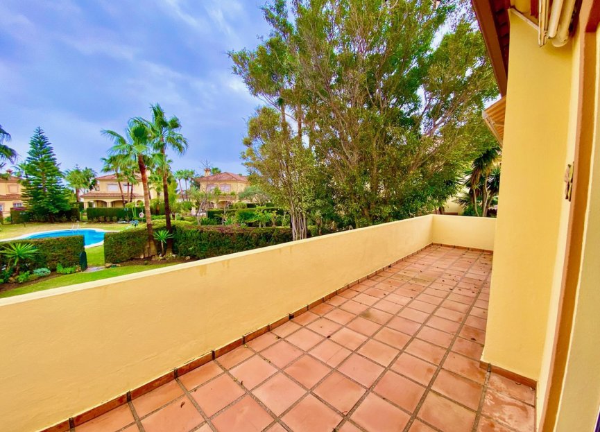 Resale - House - Detached Villa - Estepona - Atalaya