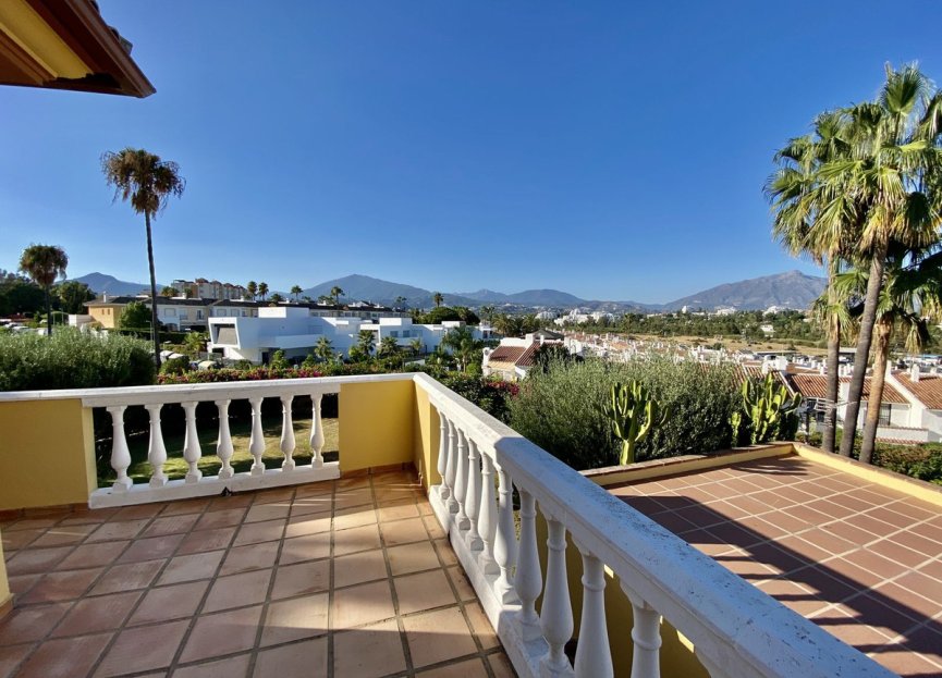 Resale - House - Detached Villa - Estepona - Atalaya