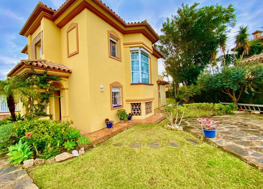 Resale - House - Detached Villa - Estepona - Atalaya