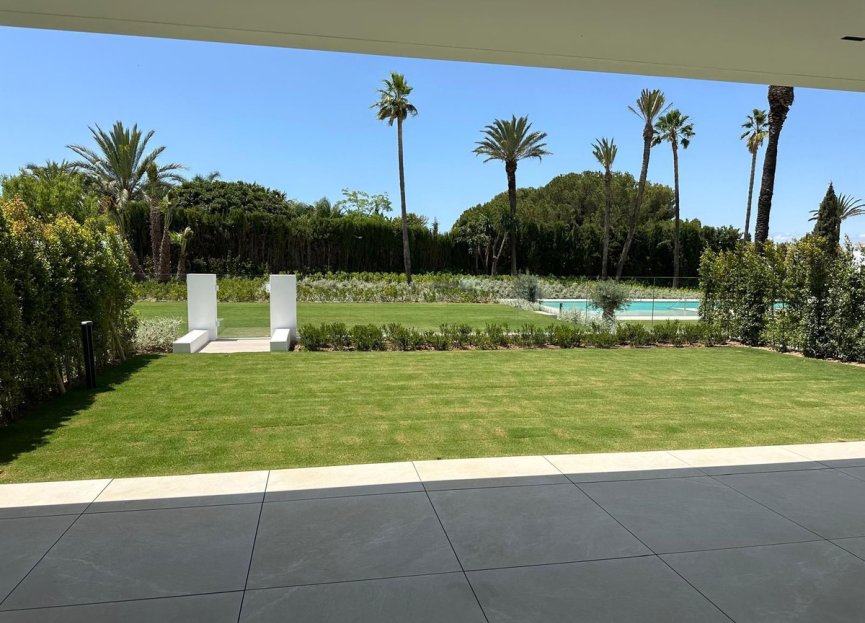 Resale - House - Semi-Detached House - Marbella - Nueva Andalucia