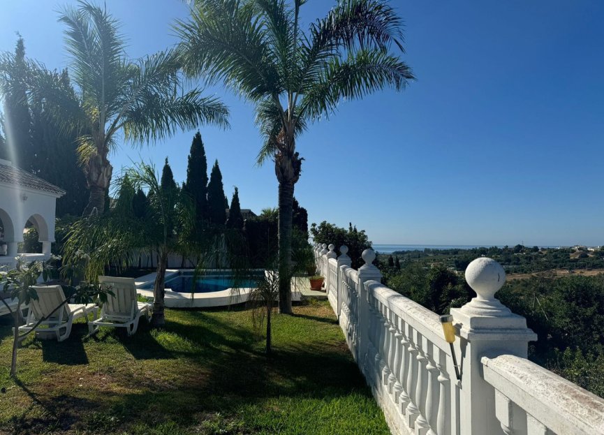 Resale - House - Detached Villa - Estepona - El Padron