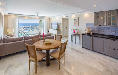 Resale - Apartment - Middle Floor Apartment - Marbella - Puerto Banús