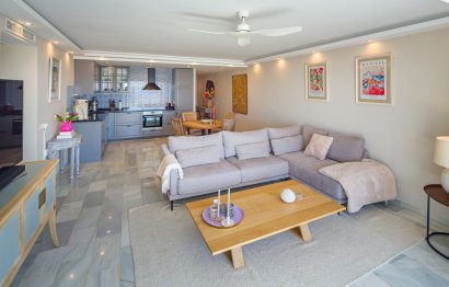 Resale - Apartment - Middle Floor Apartment - Marbella - Puerto Banús