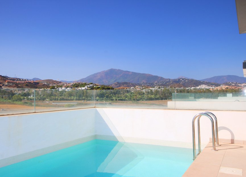 Resale - Apartment - Penthouse - Estepona - Estepona Centro