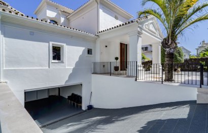 Resale - House - Detached Villa - Marbella - Nueva Andalucia