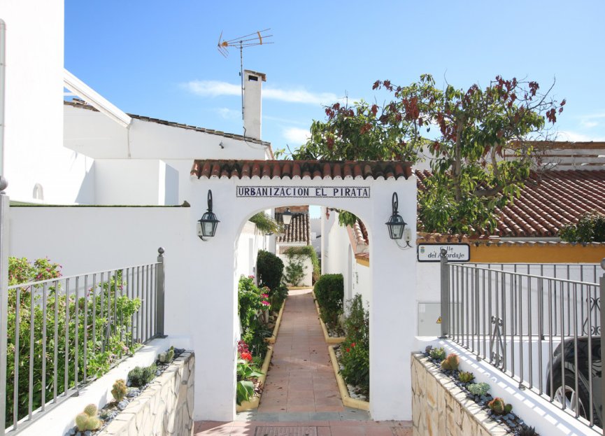 Resale - House - Townhouse - Estepona - Estepona Centro