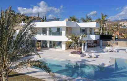 Resale - House - Detached Villa - Marbella - Nueva Andalucia