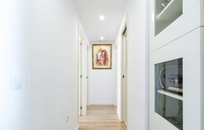 Resale - Apartment - Middle Floor Apartment - Marbella - La Campana