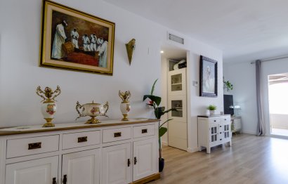 Resale - Apartment - Middle Floor Apartment - Marbella - La Campana