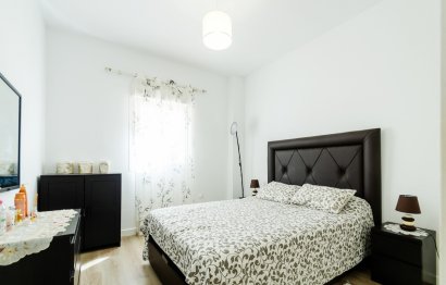 Resale - Apartment - Middle Floor Apartment - Marbella - La Campana