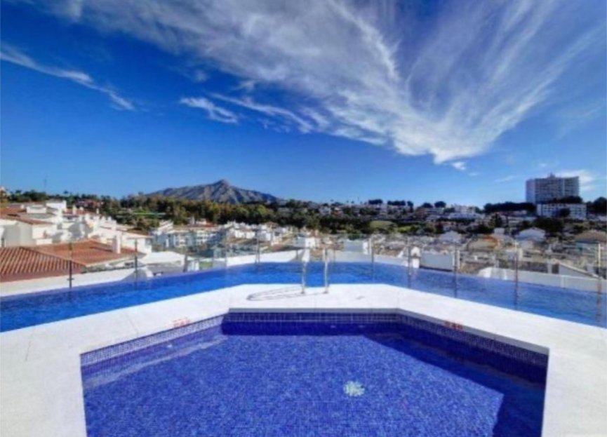 Resale - Apartment - Middle Floor Apartment - Marbella - La Campana