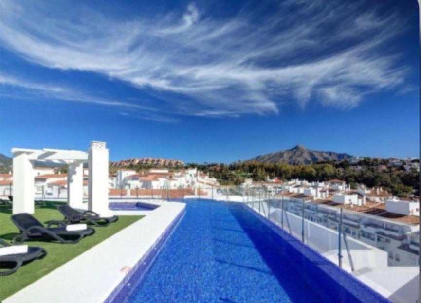 Resale - Apartment - Middle Floor Apartment - Marbella - La Campana