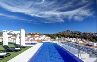 Resale - Apartment - Middle Floor Apartment - Marbella - La Campana