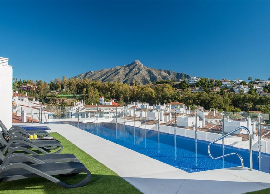 Resale - Apartment - Middle Floor Apartment - Marbella - La Campana