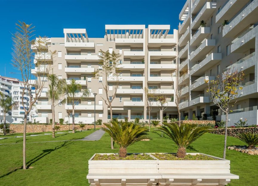 Resale - Apartment - Middle Floor Apartment - Marbella - La Campana