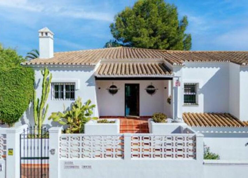 Resale - House - Detached Villa - Marbella - Elviria