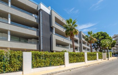 Resale - Apartment - Middle Floor Apartment - Marbella - Puerto Banús