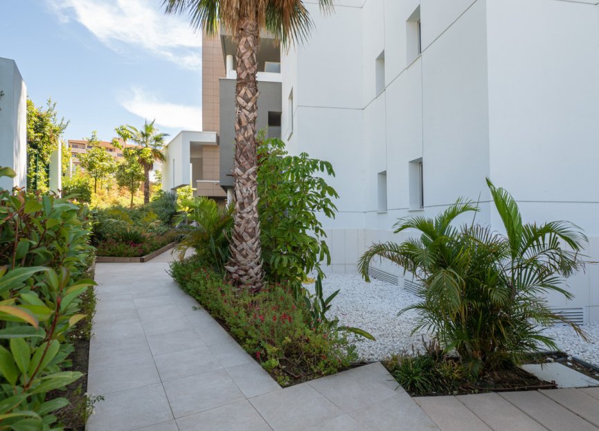 Resale - Apartment - Middle Floor Apartment - Marbella - Puerto Banús