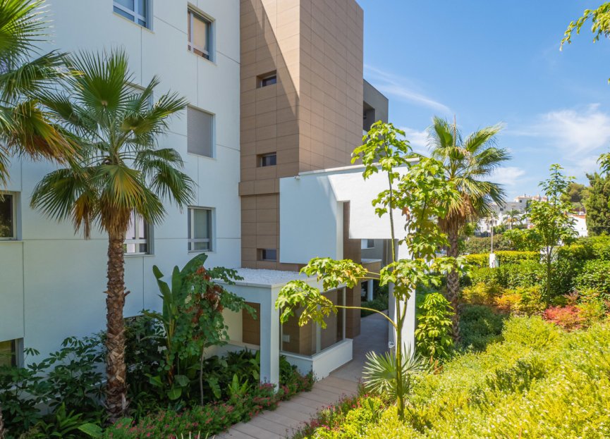 Resale - Apartment - Middle Floor Apartment - Marbella - Puerto Banús