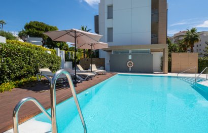 Resale - Apartment - Middle Floor Apartment - Marbella - Puerto Banús