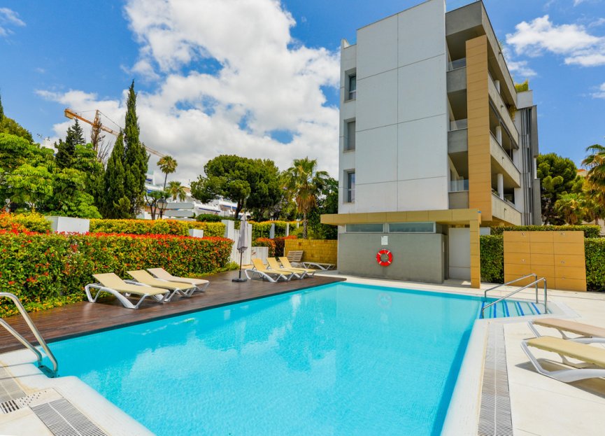 Resale - Apartment - Middle Floor Apartment - Marbella - Puerto Banús