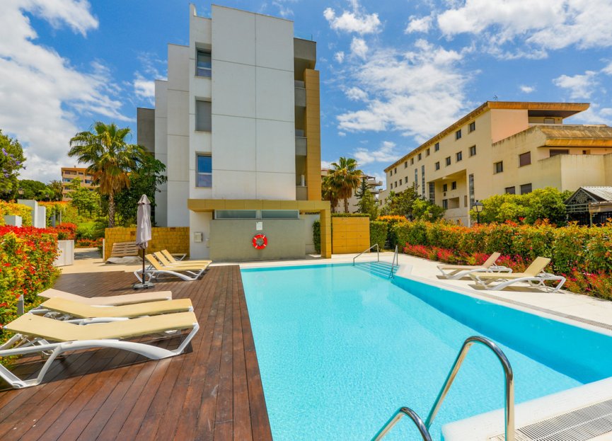 Resale - Apartment - Middle Floor Apartment - Marbella - Puerto Banús