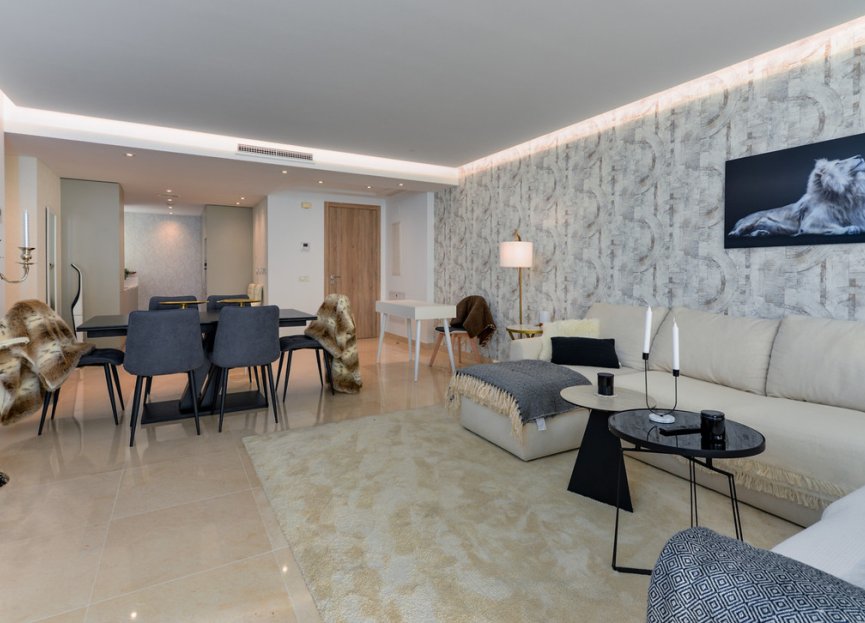 Resale - Apartment - Middle Floor Apartment - Marbella - Puerto Banús