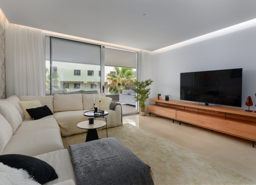 Resale - Apartment - Middle Floor Apartment - Marbella - Puerto Banús