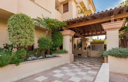 Resale - Apartment - Ground Floor Apartment - Marbella - Cortijo Blanco