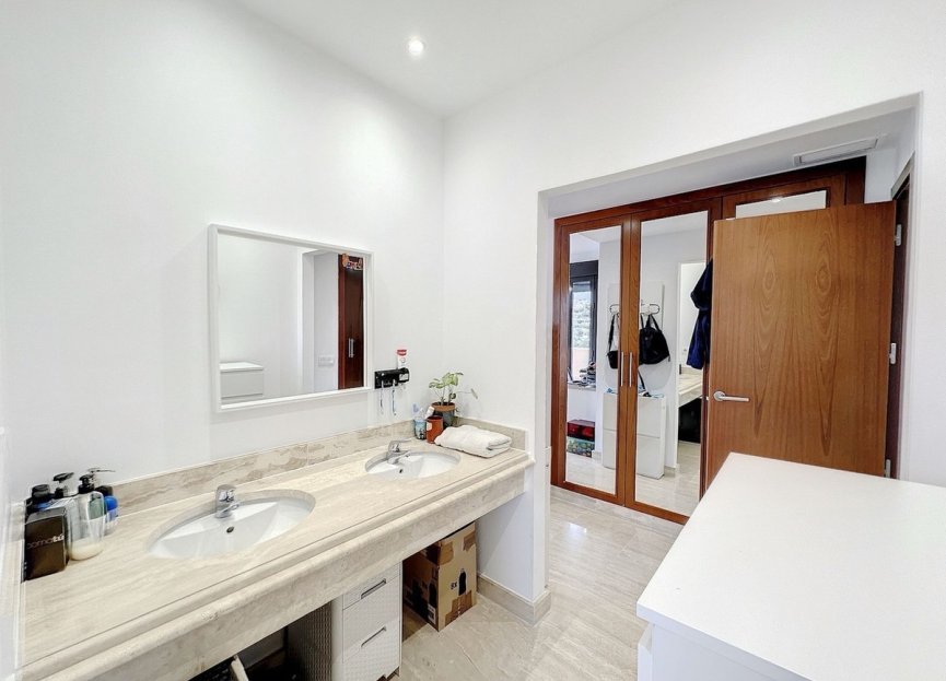 Resale - Apartment - Penthouse Duplex - Estepona - Estepona Centro