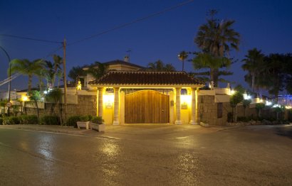 Resale - House - Detached Villa - Marbella - Puerto Banús